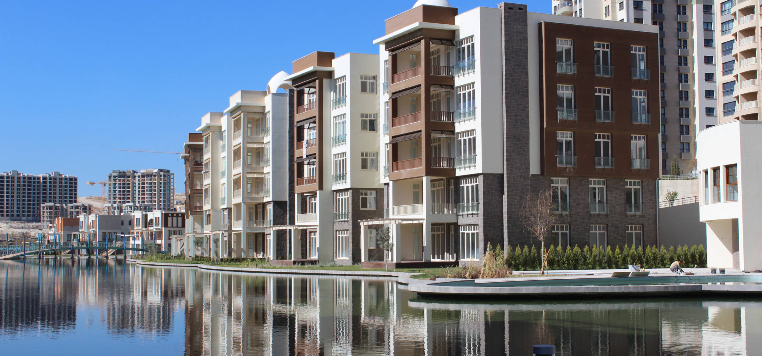 Residential buildings on the banks of the lagoon in the “Antepia” villa complex in Gaziantep, Turkey