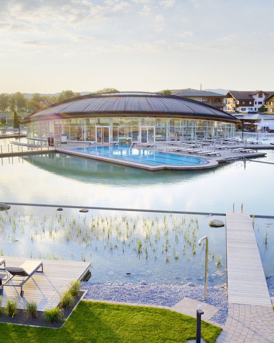 The pool area with Balena system at the “König Ludwig” Wellness & SPA Resort with loungers and plants