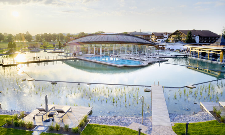 The pool area with Balena system at the “König Ludwig” Wellness & SPA Resort with loungers and plants