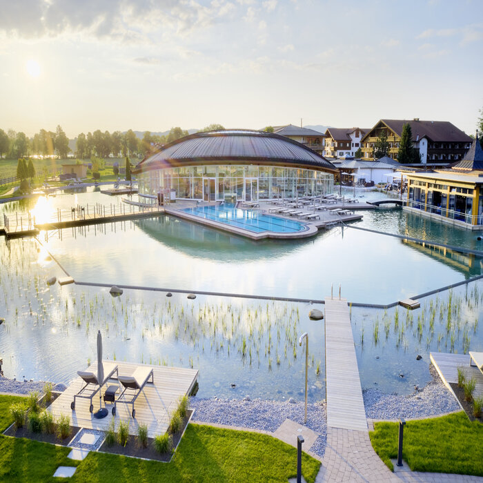 The pool area with Balena system at the “König Ludwig” Wellness & SPA Resort with loungers and plants